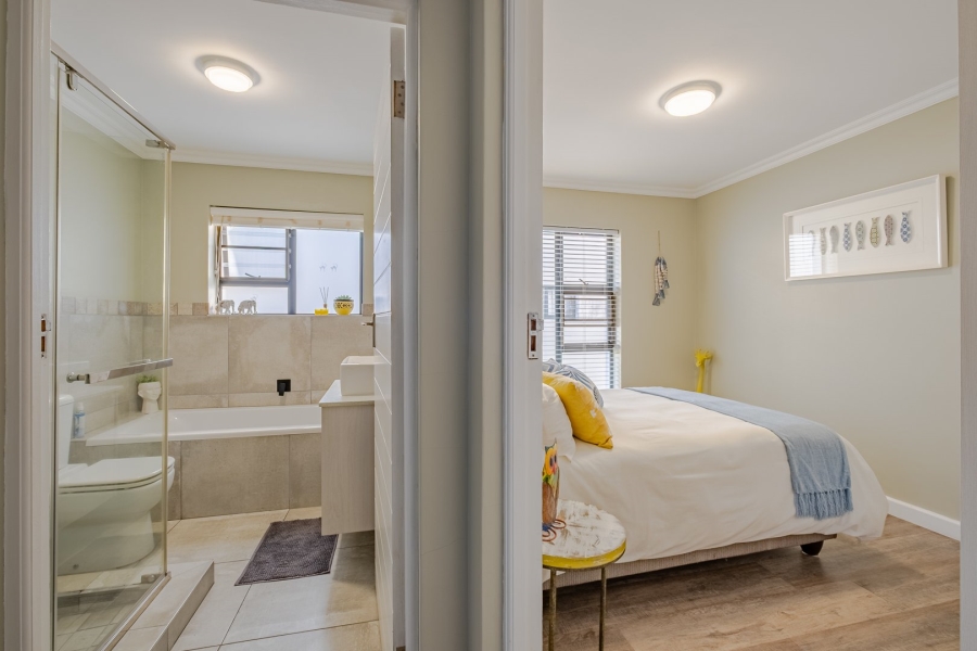 3 Bedroom Property for Sale in Sandbaai Western Cape